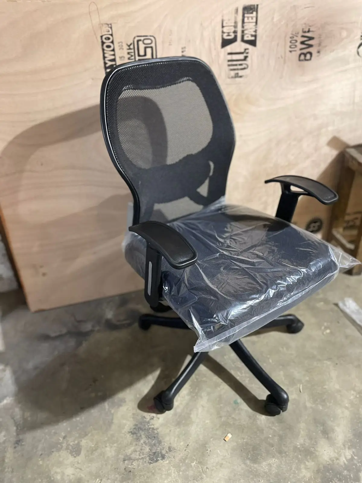 SWIFT Mid Back Mesh Ergonomic Chair - Image 3