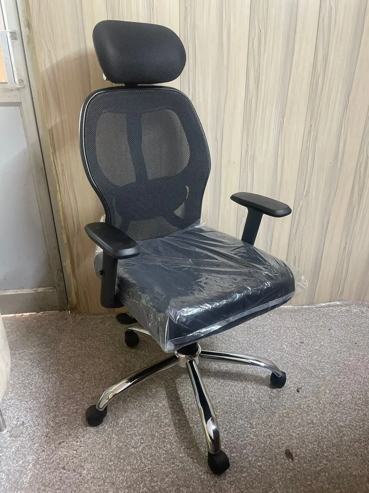 2023/01/1000013372.jpg SWIFT Mid Back Mesh Ergonomic Chair - Image 1