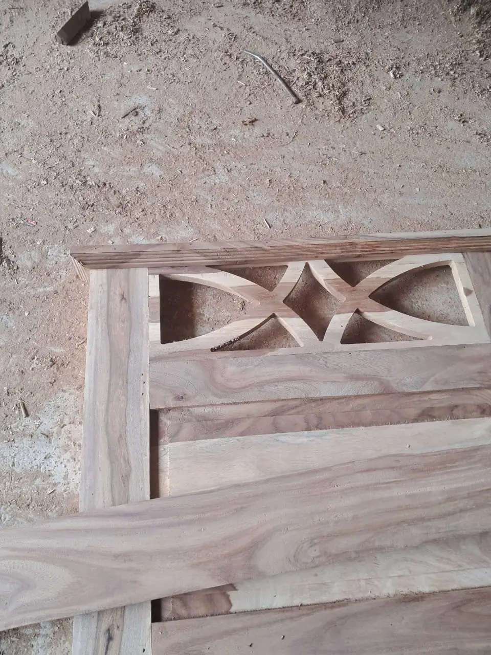 Signature Sheesham solid wood bed - Image 3