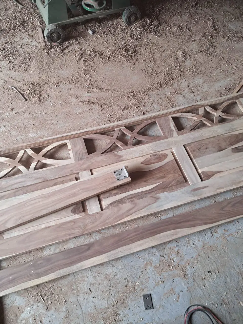 Signature Sheesham solid wood bed - Image 6