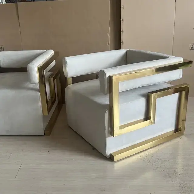 Cochrane Opulent Velvet Upholstered Accent Chair - Luxurious Comfort for Modern Living Spaces - Image 3