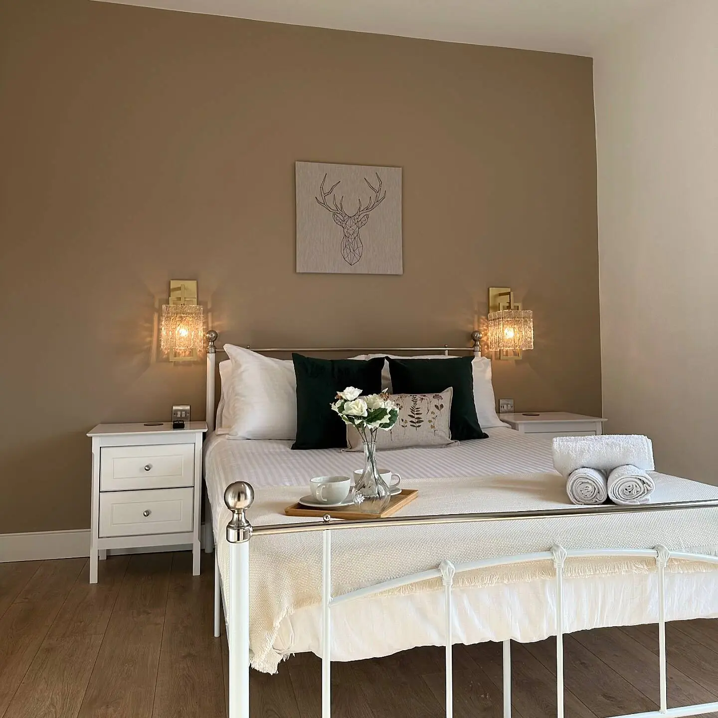 Camphor Geometric Brass Wall Sconce with Water-Ripple Glass – Modern Luxury Lighting - Image 7